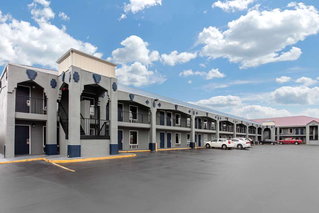 Days Inn - Manchester Extérieur photo